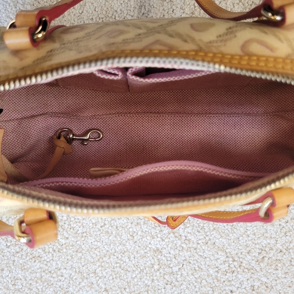*Rare* Y2K Dooney & Bourke Barrel Shoulder Bag Beige Monogram Vachetta Leather - Picture 11 of 13